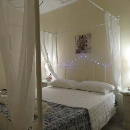 Bed and Breakfast Life 4*