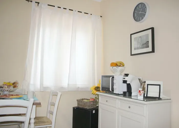 Life Bed & Breakfast 4*